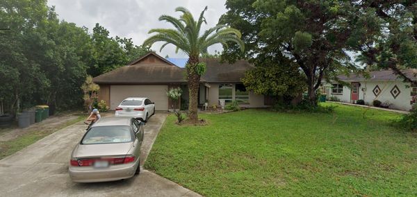 Waterfront 4/3 With Pool & 2 Car Garage